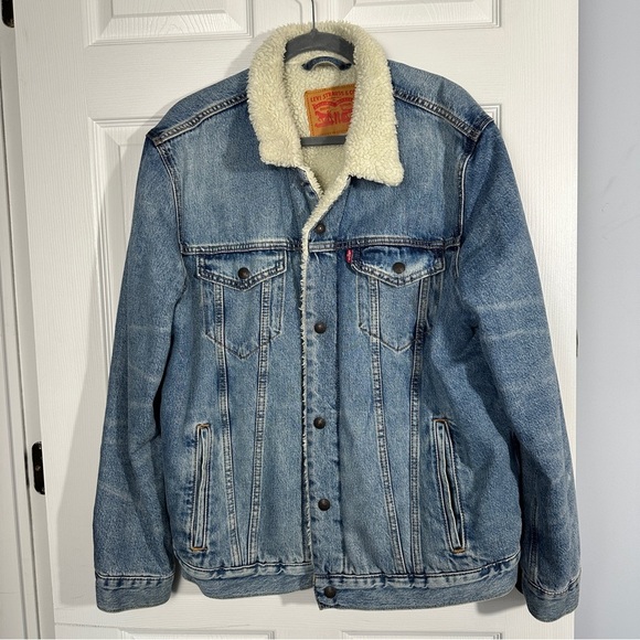 Levi's denim jacket, faux sherpa lined, size XL, fall, autumn, outdoors - Picture 1 of 16